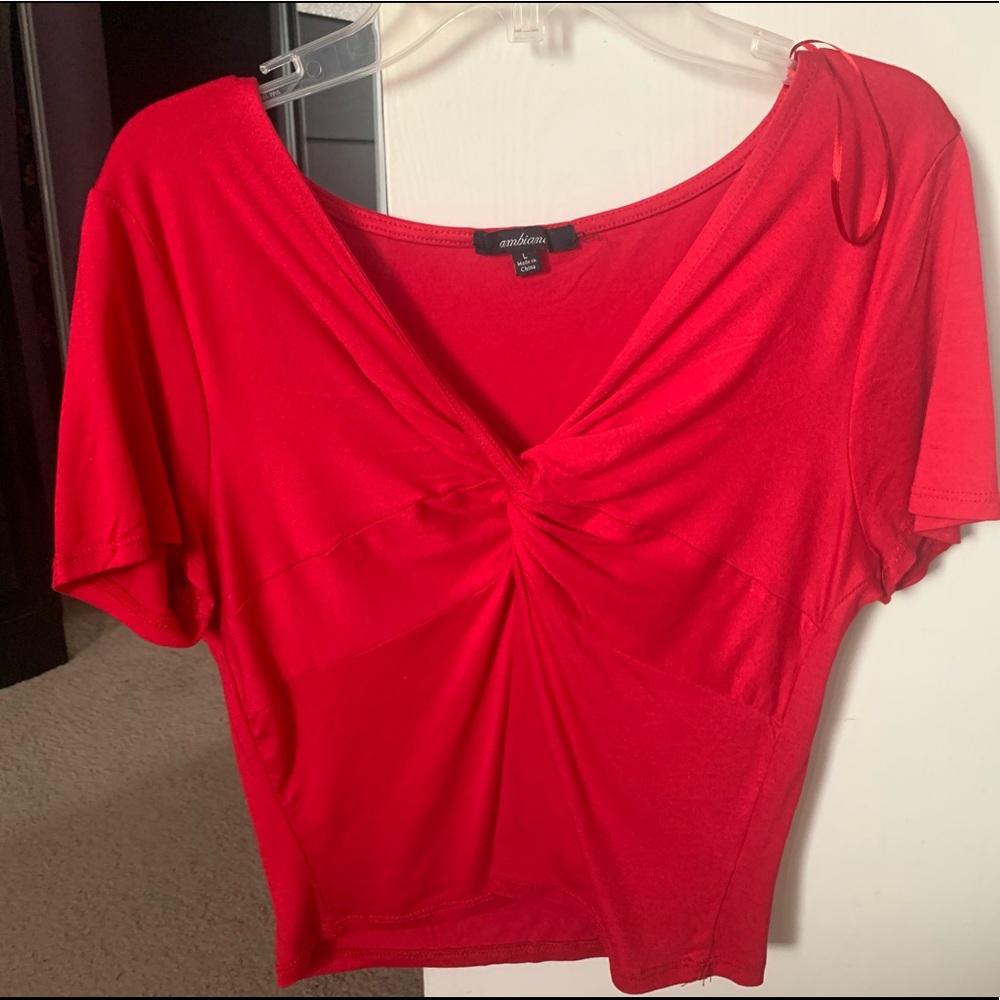Knotted red top